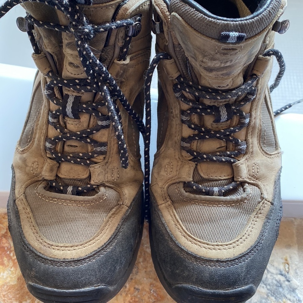 Danner Agitator hiking boots Women 9 1/2 leather Gorpcore activewear outdoors